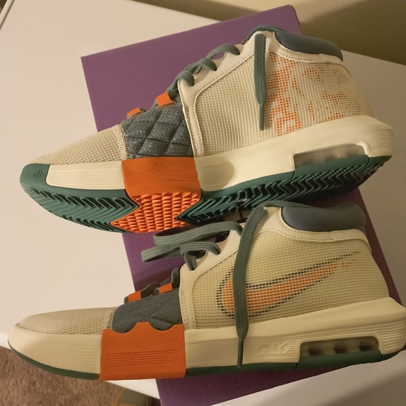 Nike Size 12 men Labron James Miami hurricanes color. New in the box - Picture 3 of 8